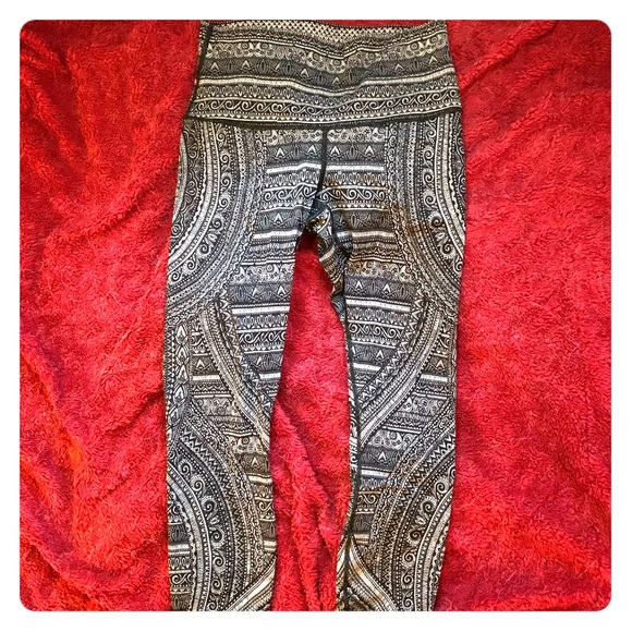 lululemon athletica Pants - LuluLemon leggings - no tags but hardly worn.